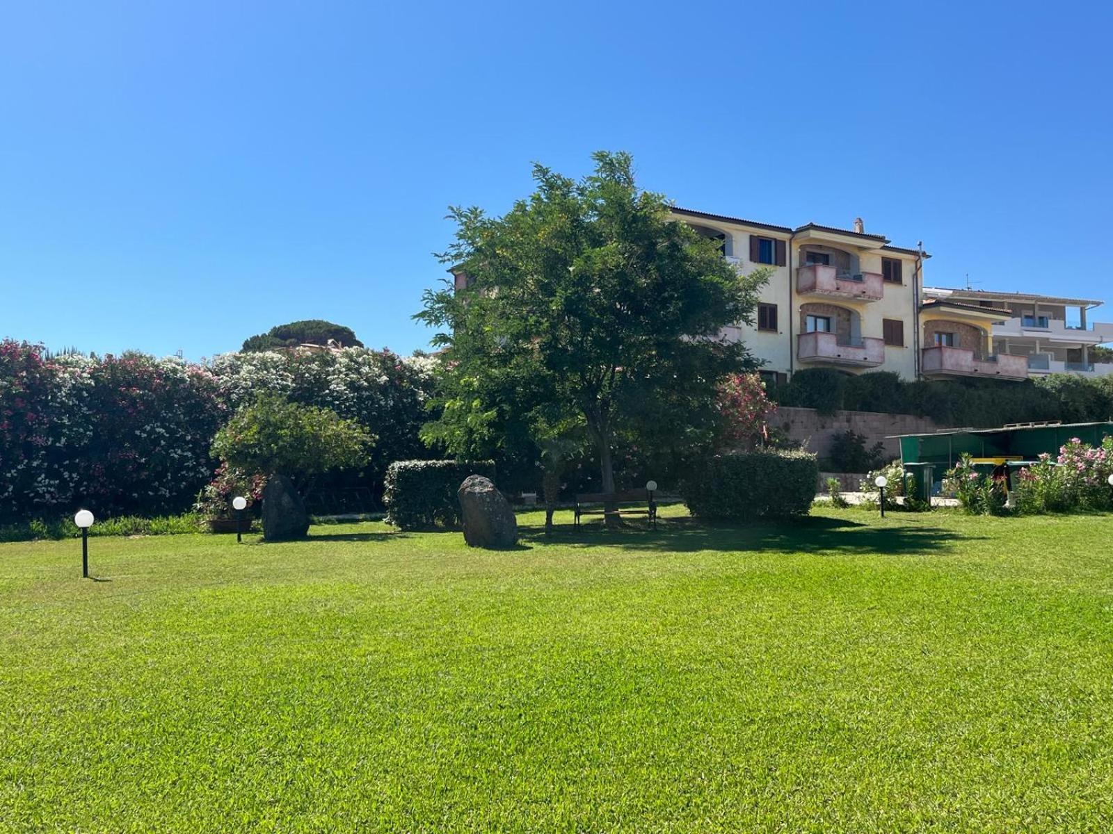 Appartamento Con Piscina Valledoria  Exterior photo