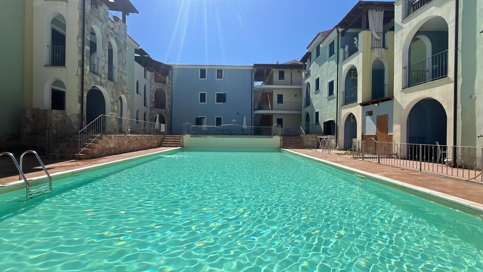 Appartamento Con Piscina Valledoria  Exterior photo